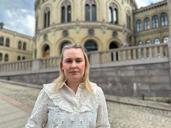 Regjeringen tar grep for å beskytte barn og unge på nett