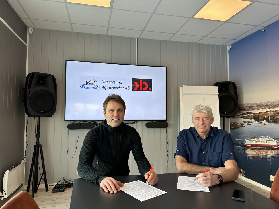 Ola Krystad og Brynjar Karlsen ved signering av intensjonsavtalen.
 Foto: NAS
