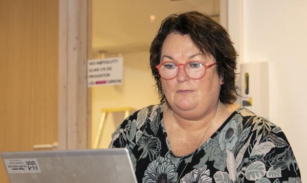 Stenger igjen dørene