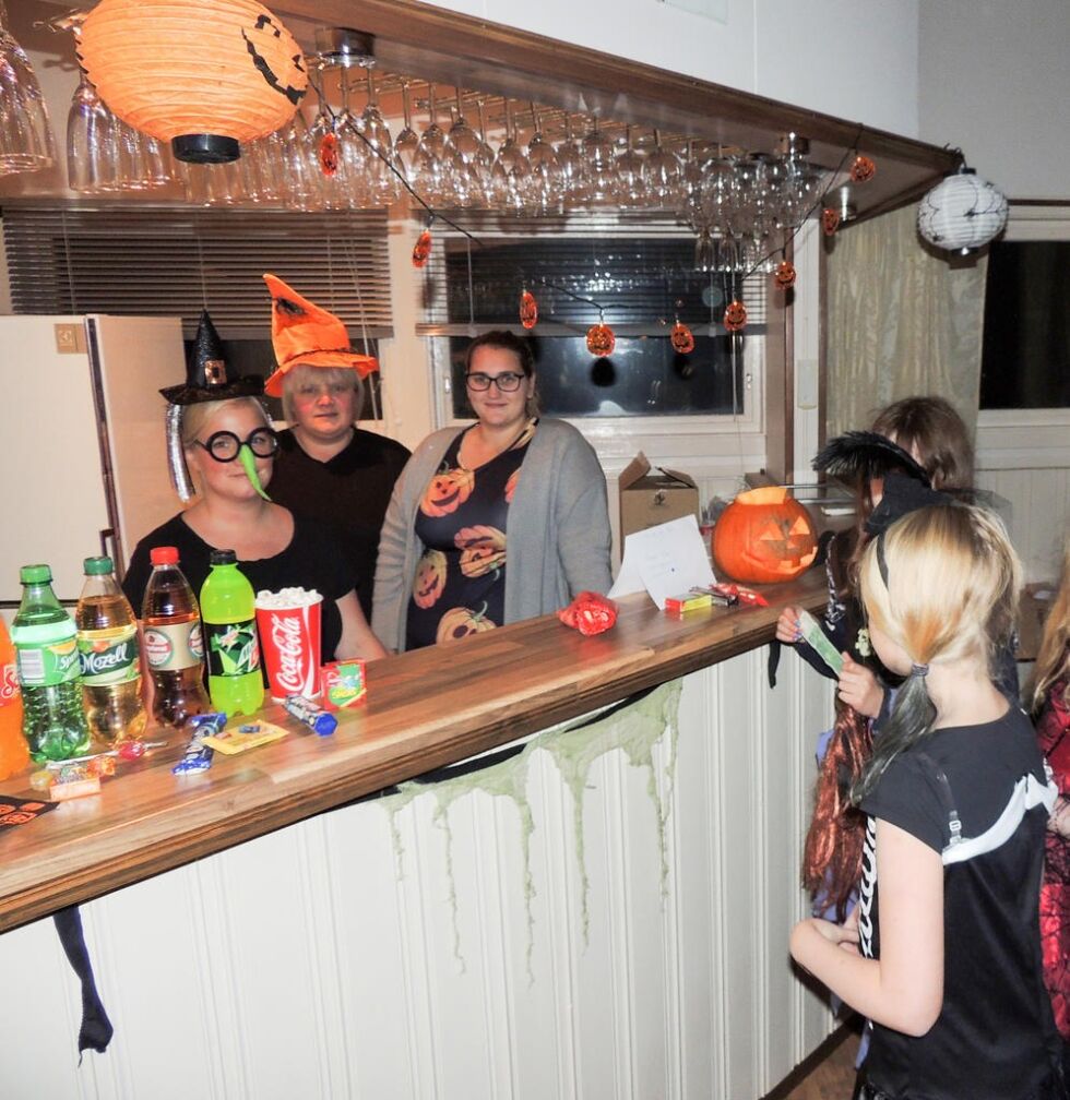 Tove Karoline Holum Øvereng, Laila Aune og Maiken Vikan kan oppsummere kvelden som vellykket.