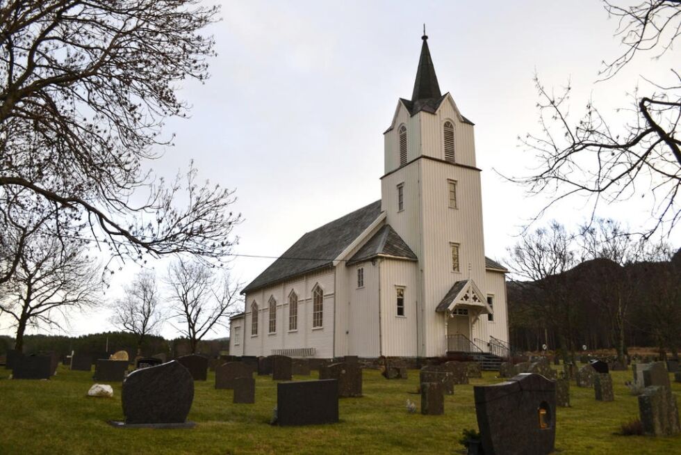 Nærøy prestegjeld er klar for å åpne kirkene igjen. Denne første gudstjenesten finner sted i Steine kirke.