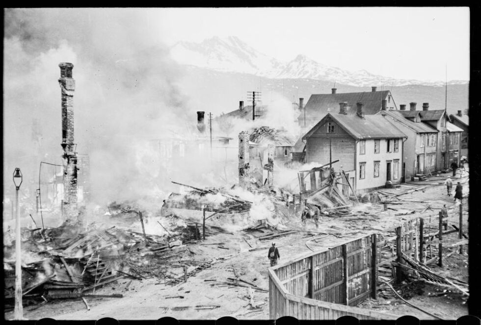 Trolig fra det tyske flyangrepet på Narvik 1. juni 1940. Fotograf er muligens Kari Berggrav
 Foto: Riksarkivet