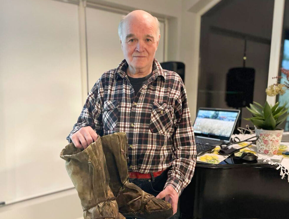 Støvlene fra tida som fangstmann har Svein Olsen tatt vare på.
 Foto: Hild Dagslot