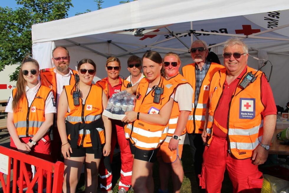 Medlemmer fra Røde kors hjelpekorps på Rørvik, Kolvereid og Overhalla har bistått under Rørvikdagan. Sten Tore Sagmo nr. 2 fra v. er korpsleder på Rørvik.