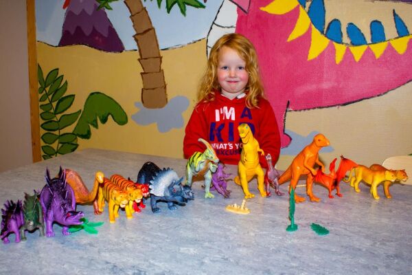 Emilie vil møte små dinosaurer