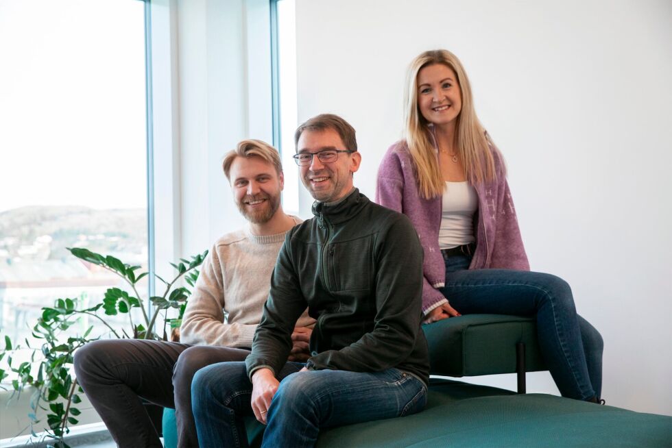 Fra venstre Jonas Williksen i Namdalskysten Næringsforening, Torolf Storsul i Aqua Kompetanse AS og Ragnhild Andersen i InnovArena.
 Foto: LYKT foto & film