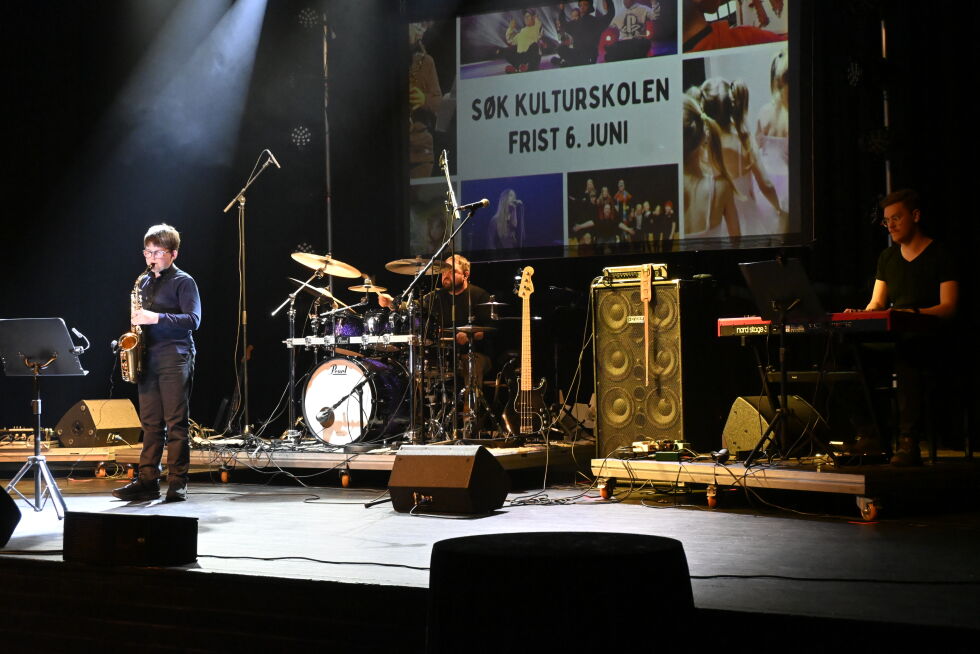 Teodor, en aktiv musikant fra Rørvik, spilte "Fly me to the moon" på saksofon. Han er med i både junior- og voksenkorpset, har deltatt på UKM flere ganger
 Foto: Renate Rosenvinge