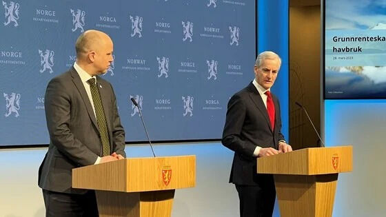 Finansminister Trygve Slagsvold Vedum og statsminister Jonas Gahr Støre på pressekonferansen 28. mars 2023.
 Foto: Celine Lyse Augdal / Finansdepartementet