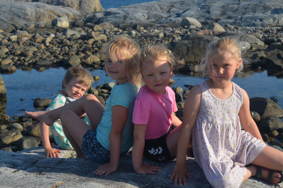 Årets skolestartere i Gravvik er Storm Fagerås, Celina Eiternes, Helle og Anna Finseth.
 Foto: Jorunn Eiternes Dolmen