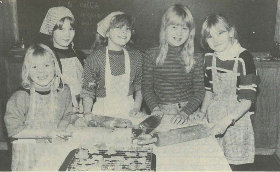 Fra venstre Elisabeth Hollup, Synnøve Ramstad, Kathe Vanja Hollup, Tone Beate Wennevik og Rita Danielsen.
 Foto: Sturla Nordbøe.