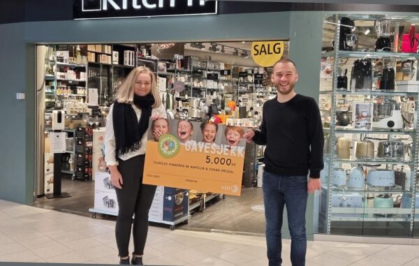 Pengegave fra Amfi Rørvik til hjertesyke barn