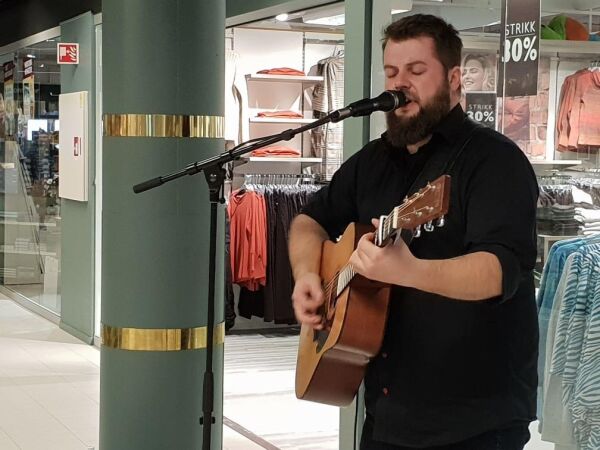 Even deltar i talentjakt