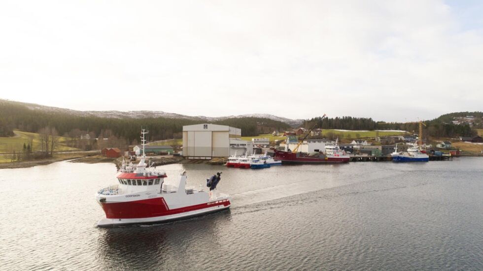 "Godfisken" forlater verftet på Kolvereid.
 Foto: Fo2rger