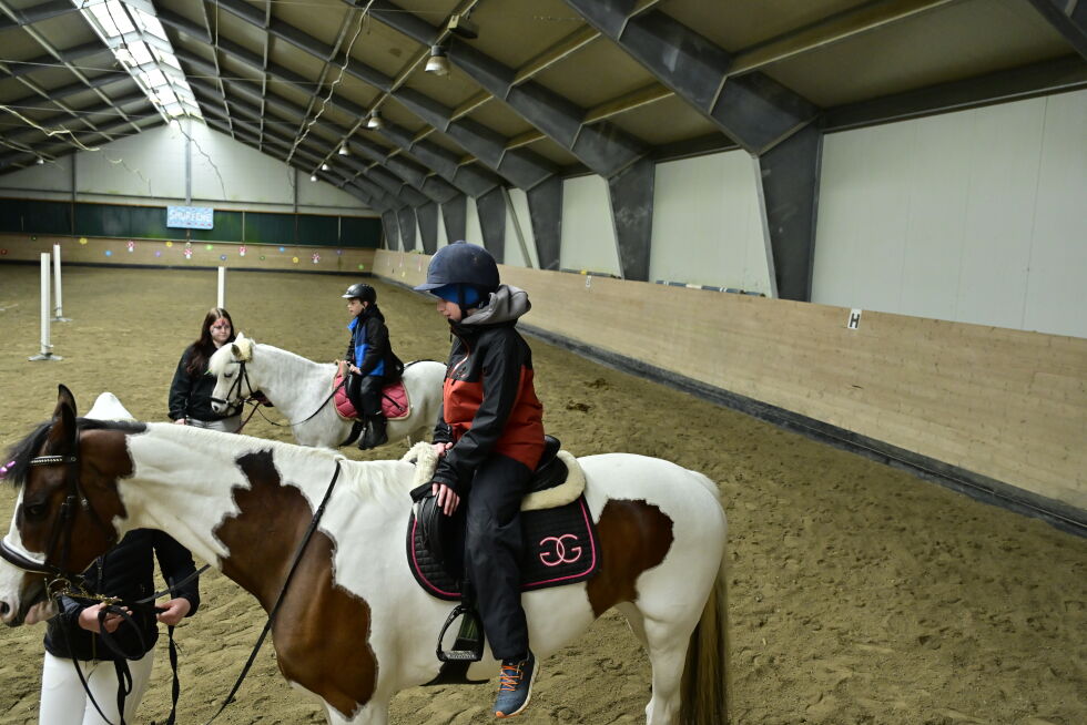 Flere benyttet seg av tilbudet om hesteridning.
 Foto: Synnøve Hanssen