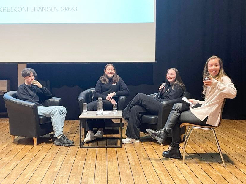 Håvard Bakken, Haldis Blikø og Tuva Valan er unge MOTivatorer fra Kolvereid og Rørvik. Sammen med ungdomsarbeider Sigrid Tviberg (t.h.) fikk de en gledelig overraskelse under Skreikonferansen.
 Foto: Privat