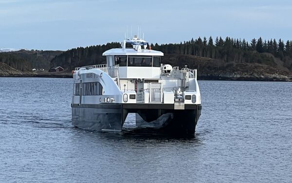 Rødt kritiserer hurtigbåten "Namdalingen" – AtB svarer på kritikken