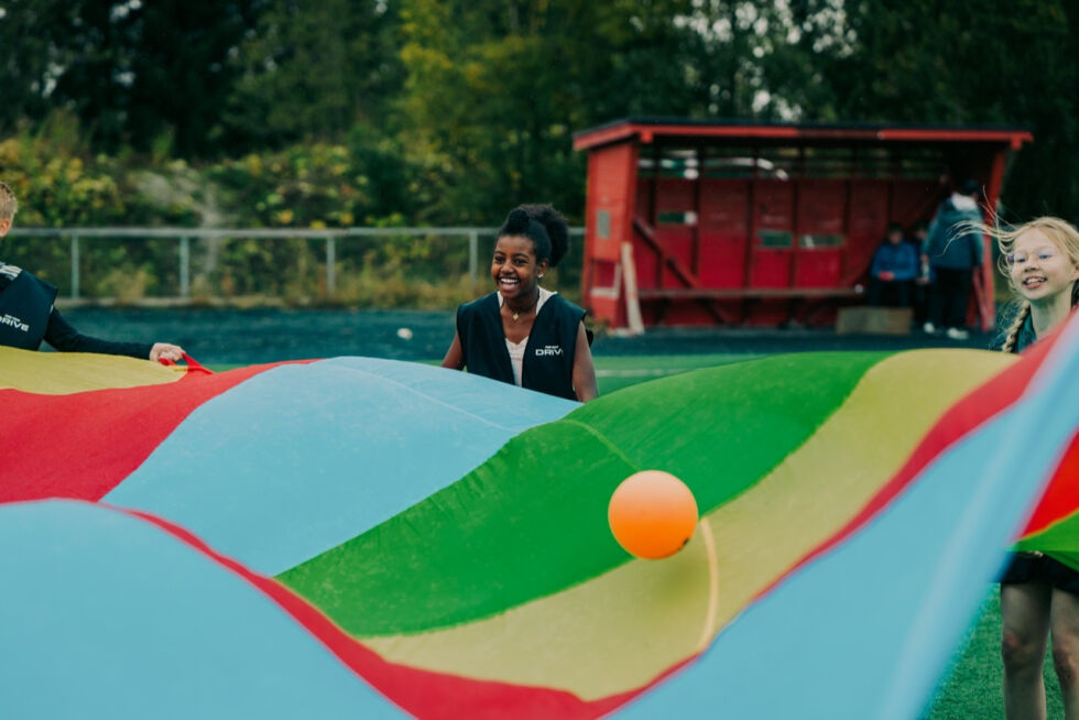 WePlay er et aktivitetstilbud som driftes av DRIVE Norge, hvor barna får oppleve mestring gjennom leken.
 Foto: DRIVE
