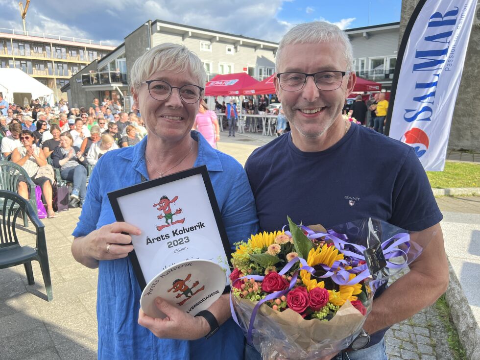 Heidi Klingen Lauten og Geir Lauten mottok hederen Årets Kolverik.
 Foto: Lillian Lyngstad