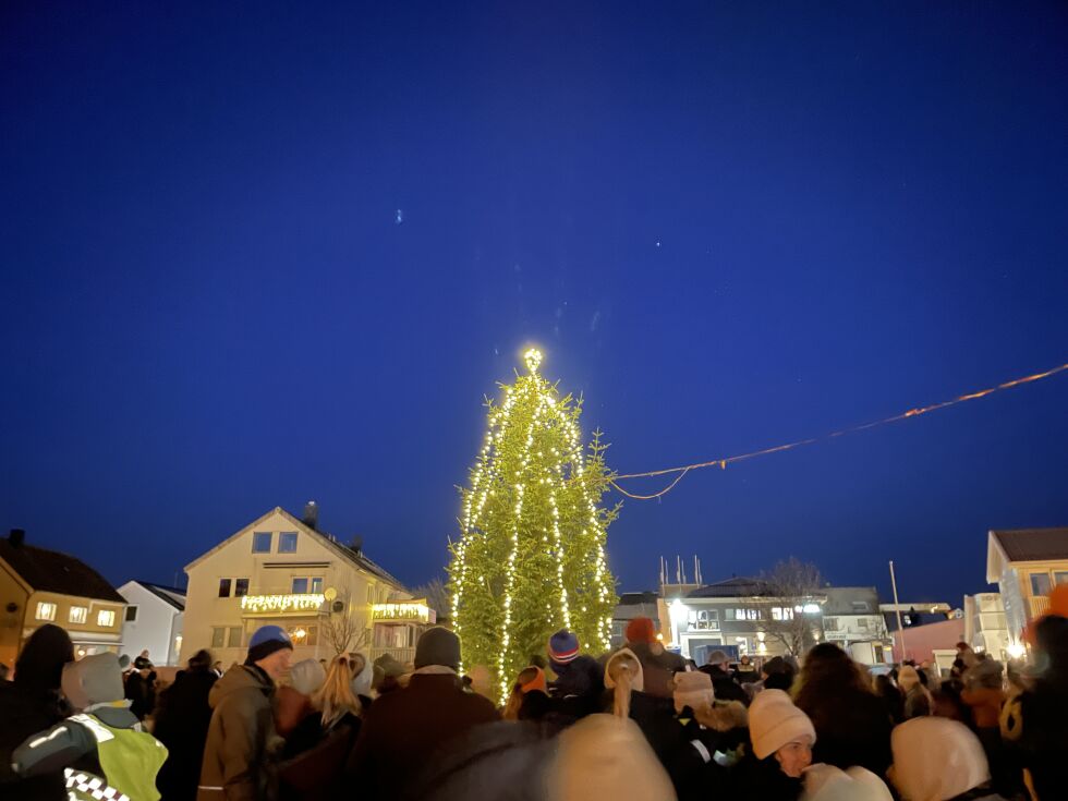 Julegrana i Rørvik
 Foto: Synnøve Hanssen