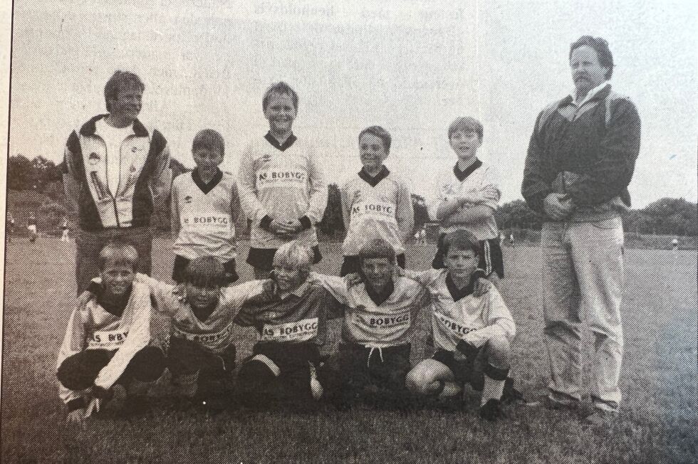 Kolvereids lillegutter 1991 sammen med trenere Svein Torsvik og Sveinung Volden.