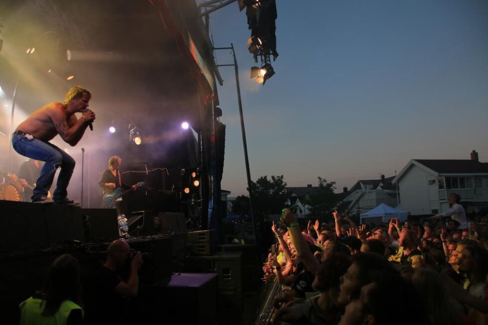Dumdum Boys satte Pollen i fyr med sitt sett på årets Rørvikdager, og forsvarte sin tittel som en av de fire store i norsk rock.