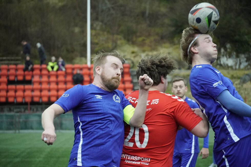 Det er harde dueller også i 6. divisjon.
 Foto: Johan Olav Finseth