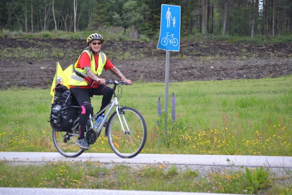 Judtih Lorentzen fra Brønnøysund syklet gjennom Ytre Namdal på torsdag.