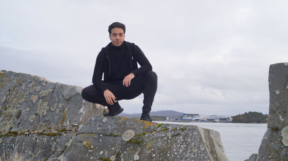 Fouad Aljoudi kom som flyktning med sin familie til Rørvik i 2016. Nå har han tatt steget ut i verden for å leve ut sin skuespillerdrøm.
 Foto: Andreas Gatare Øvergård