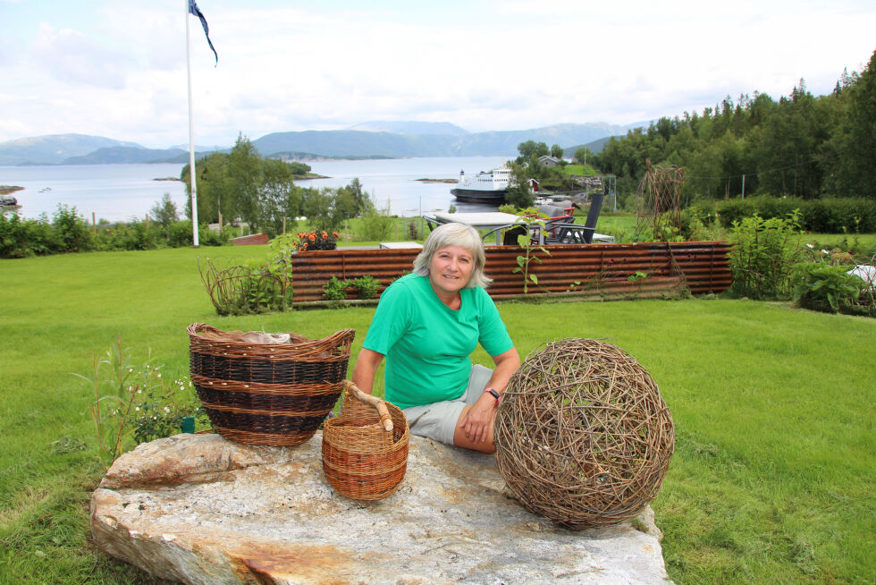 Skreddervik gård blir et godt sted for "Inn på tunet". Trine Laumann som også har god kompetanse med fletting med materialet pil, vil tilby kurs i dette etter hvert.
 Foto: Hild Dagslott