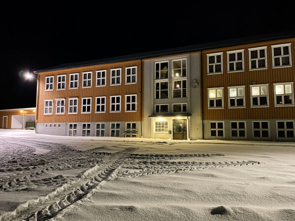 Nå skal den gamle skolebygningen rives