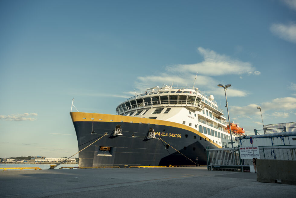 Havila Castor til kai i Rørvik.
 Foto: Synnøve Hanssen
