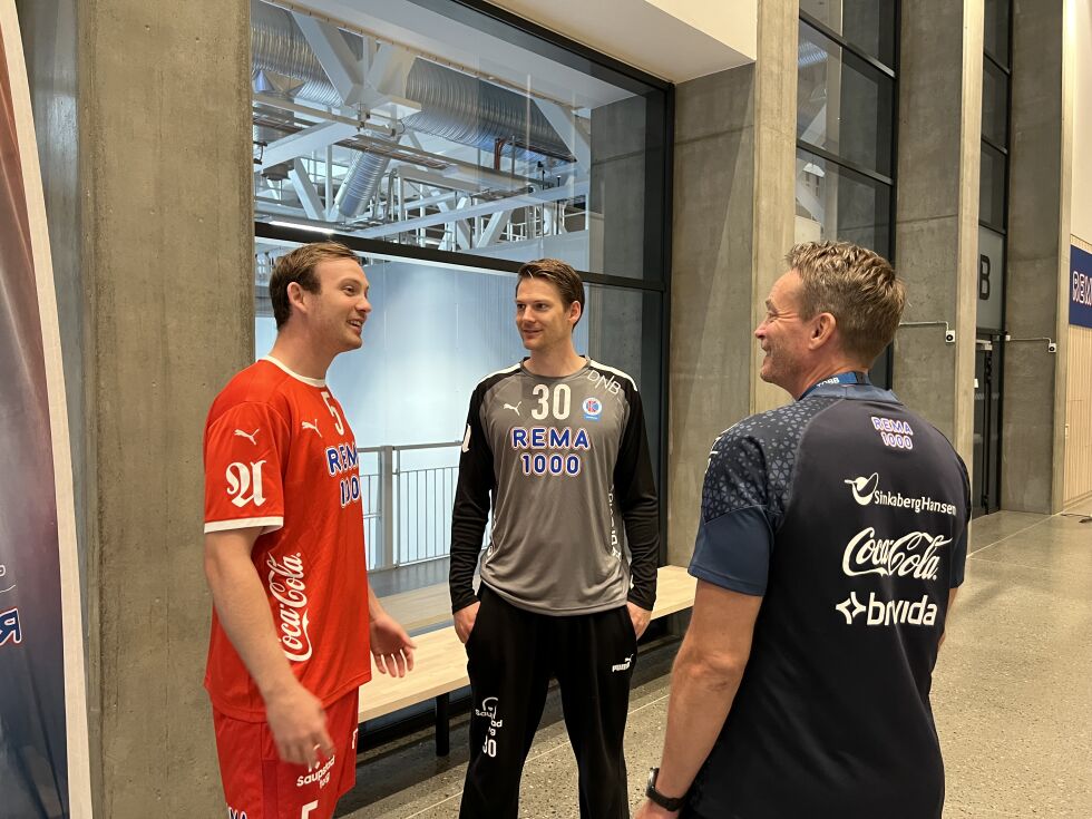 Stjernespillerne Sander Sagosen og Thorbjørn Bergerud, sammen med trener Christian Berge.
