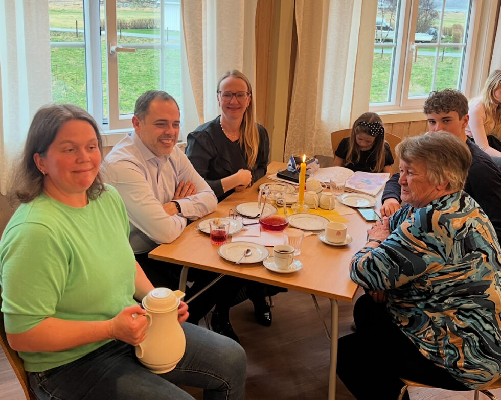 Fra venstre: Kristin Aksnes Wigdahl, Rodolfo Medina Rodriguez, Selma Medina Strand, Joel Medina Strand og Anne Marie Nilsen.
 Foto: Privat