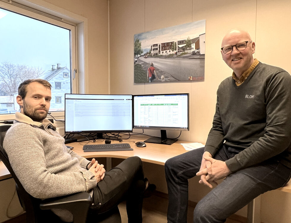 Rune Andersen skal bemanne Blom Arkitekters kontor i Rørvik. Det er daglig leder Roy Blom glad for.
 Foto: Lillian Lyngstad