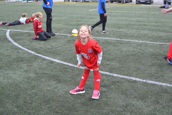 Tine fotballskole med et  tresifret antall deltagere
