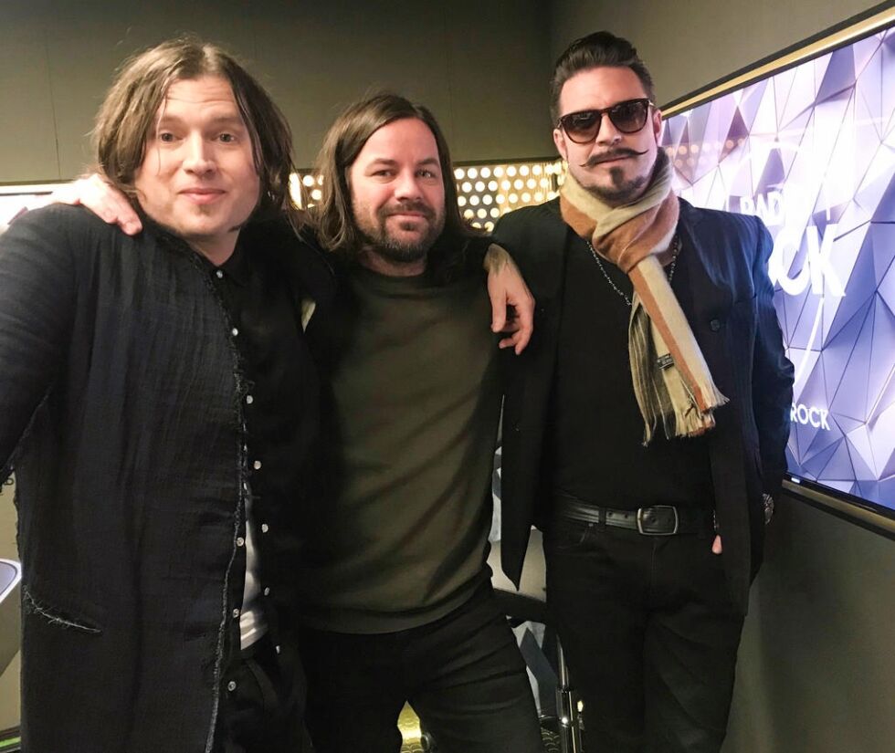 I godt selskap med vokalist Jay Buchanan (t.v.) og gitarist Scott Holiday fra Rivals Sons.