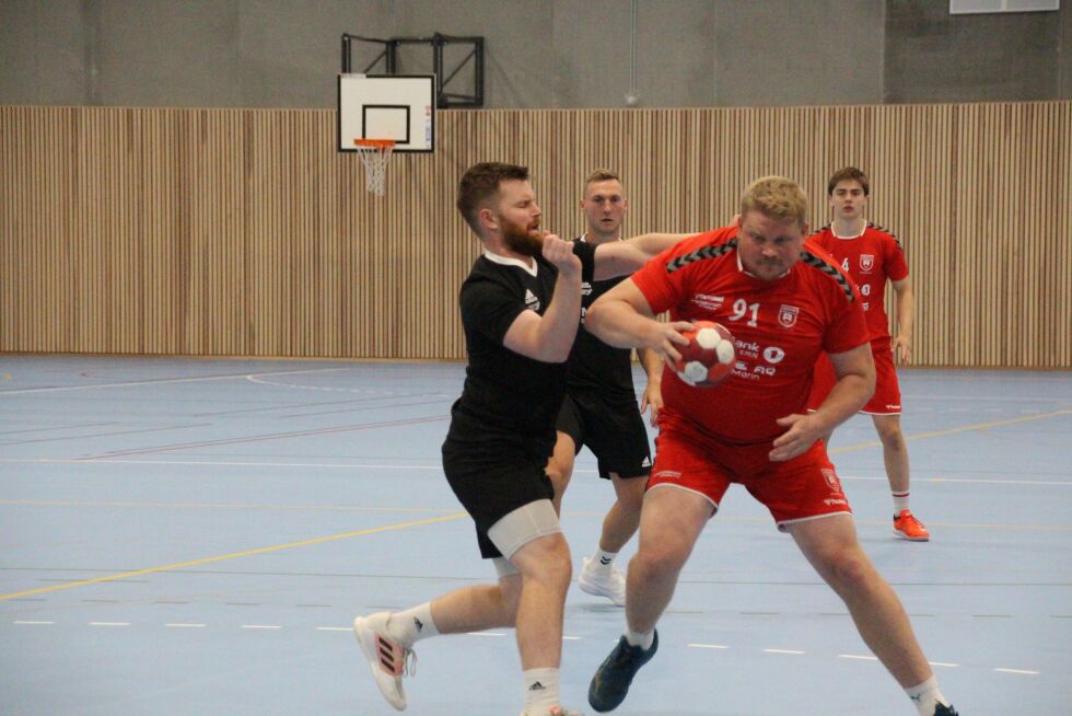 Torbjørn Bach satte ballen i nettet etter et halvt minutt på banen.
 Foto: Lillian Lyngstad