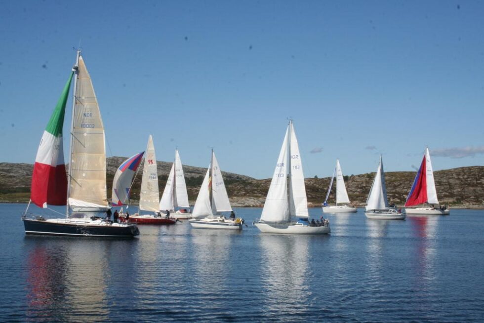 Ytre Namdal seilforening skal ha et arrangement på Abelvær på lørdag. Der folk kan være med på seilturer. Her er et bilde fra noen år siden. Da de arrangerte Folda Open Race.
 Arkivfoto