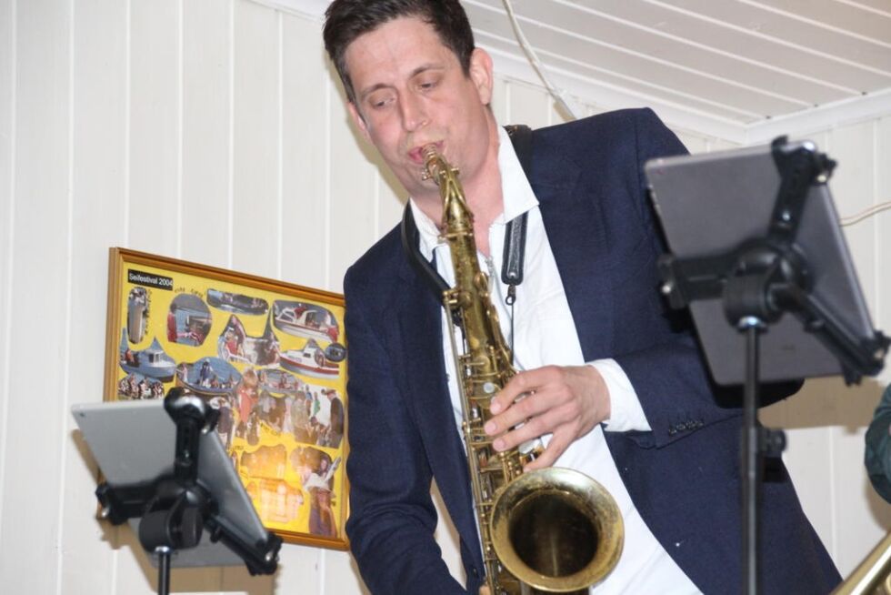 Lars Frank var vikar på klarinett og saksofon - og bedre vikar skal man vel lete lenge etter.