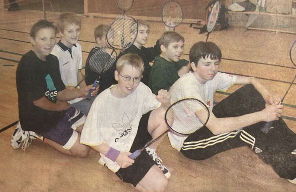 Det grodde godt i badmintonmiljøet: Anders Engstad, Martin Seem Sundal, Stian G. Iversen, Stig Anders Iversen, Kenneth Juul Wannebo, Johnny Neerland og Jonas Jarholm.