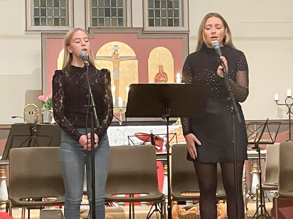 Ingrid Wendelbo og Lene Johansen ga god førjulsstemning med sine innslag.
 Foto: Hild Dagslott