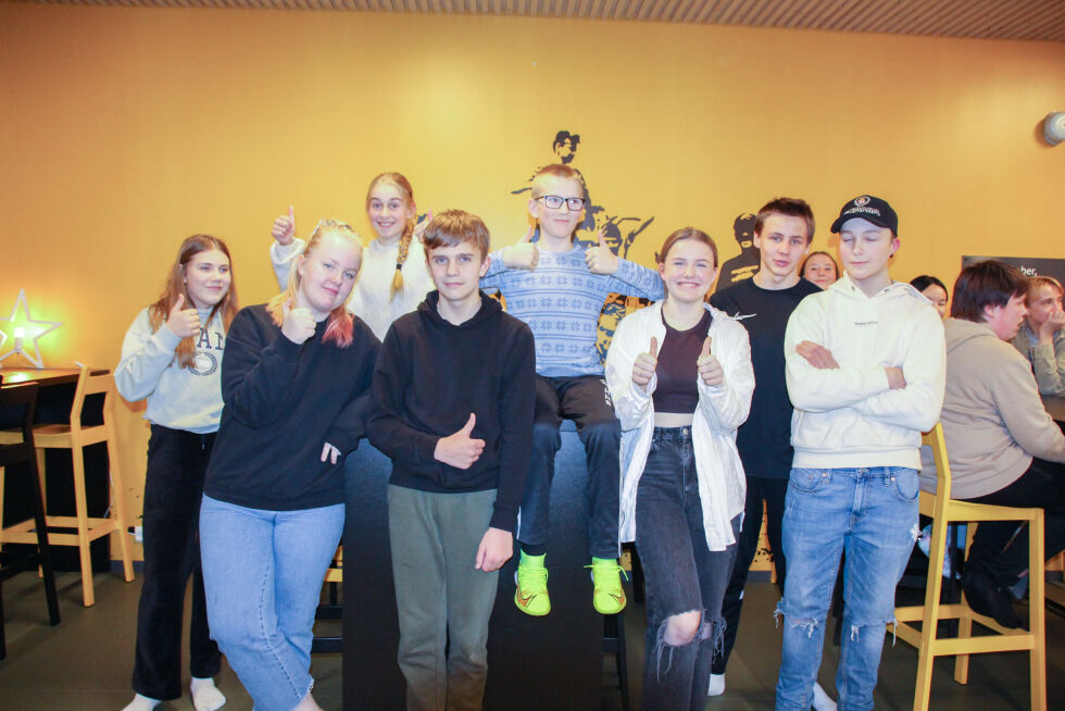 Elevrådene ved Bindalseidet skole og Terråk skole var godt fornøyd med dagen. Bak fra v. Sanne Nygård Hansen, Elise Nilsen Alstad, Hans Helstad Berntsen og Nico Hagen. Foran: Charlotte Larsen, Henrik Busch, Amalie Næsvold og Joar Tilrum.
 Foto: Hild Dagslott