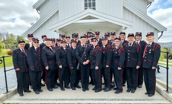 Kolvereid Hornmusikklag tar sommerkonserten utendørs