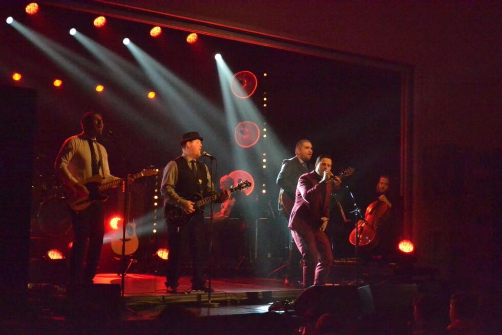 På B-Gjengens julekonsert var Adrian Jørgensen gjesteartist. Nå er han klar for Melodi Grand Prix.
 Foto: Fredrik Haugerøy