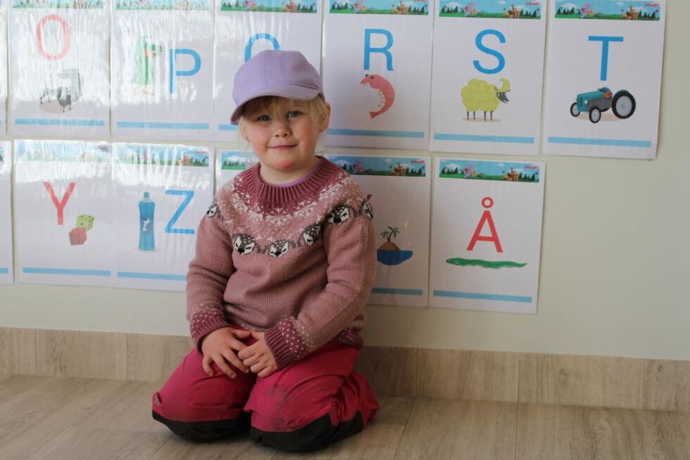 Emilie Marie Thorsen (5) går siste året i Leka barnehage. Hun gleder seg til påske.