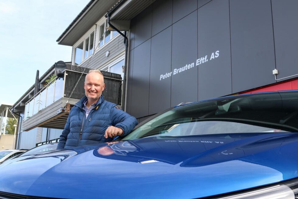 Jeg selger knapt elbiler. Mine kunder foretrekker fremdels diesel eller bensin, sier Bjørn Torgersen hos Peter Brauten Eftf. på Kolvereid.