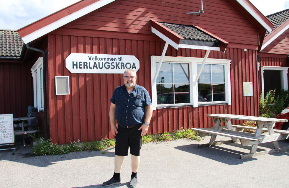 Drømmen om å drive et spisested sentralt på Leka er innfridd for Åsmund Johansen Aune.
 Foto: Hild Dagslott