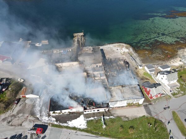 Flere gassflasker funnet i branntomta