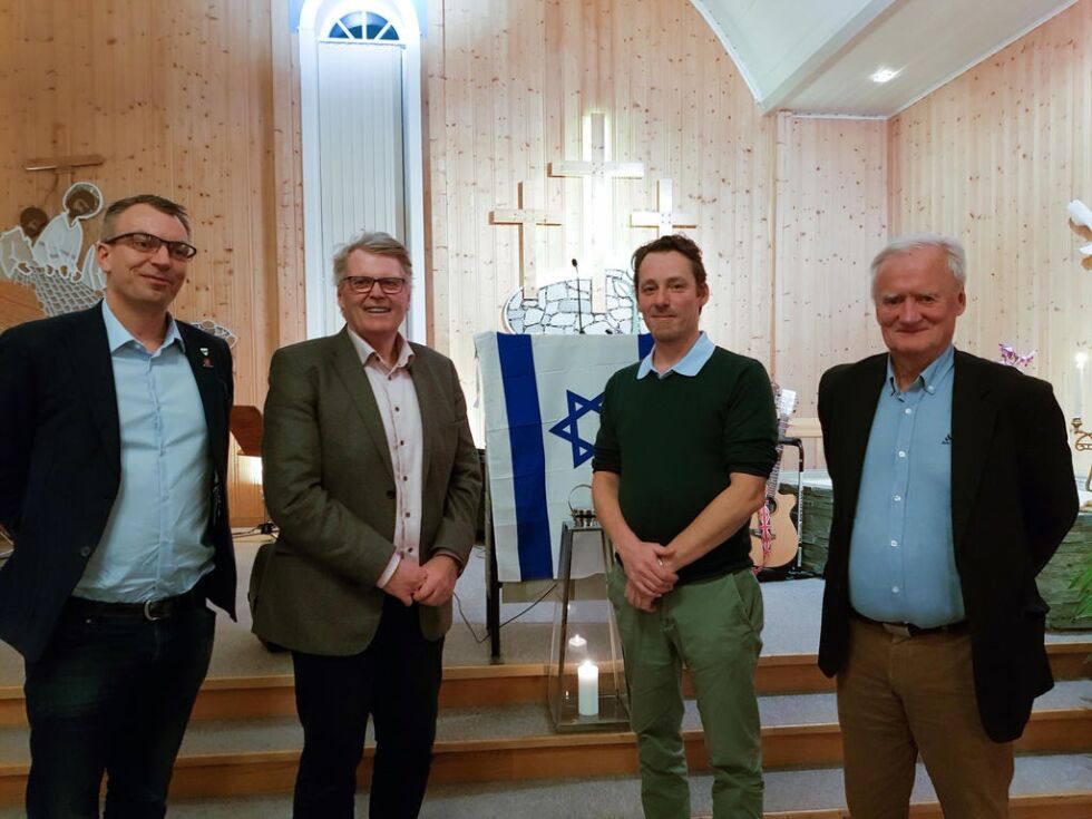 Terje Settnøy (Nærøysund FrP), Stortingsrepresentant Hans Fredrik Grøvan (Krf), Thor Lanesskog (KrF),  og Jarle Media (MIFF) deltok på møtet i Babtistkirka.
 Foto: Privat