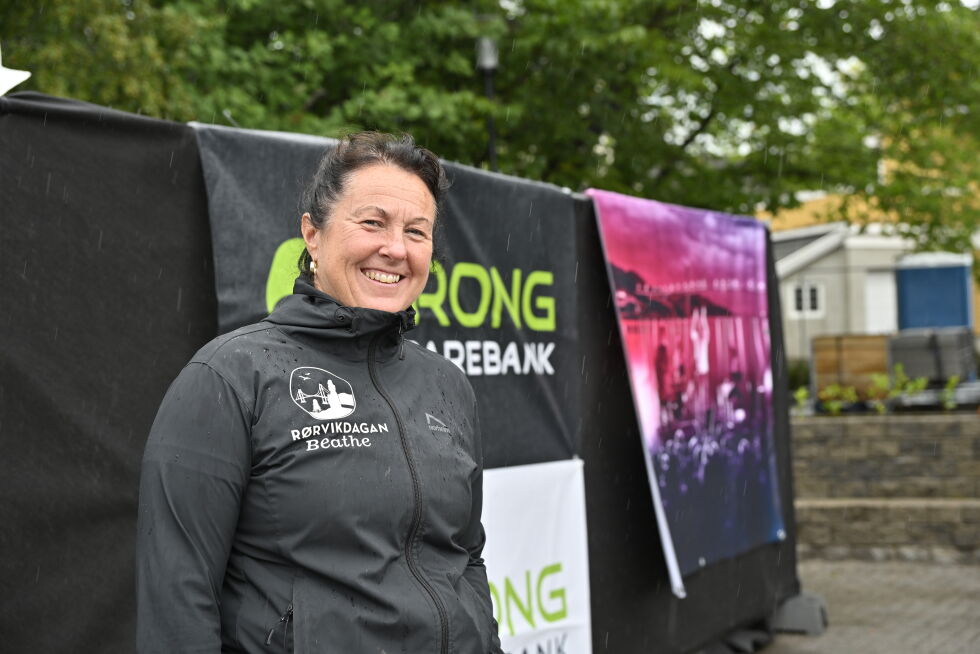 Beathe Lothe ønsker alle velkommen til flotte Rørvikdager.
 Foto: Synnøve Hanssen